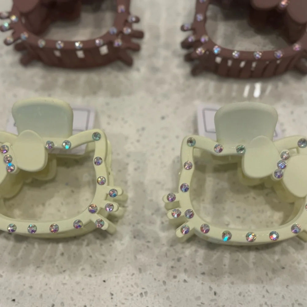 Hello kitty Clips with Rhinestones - Picture 3 of 8